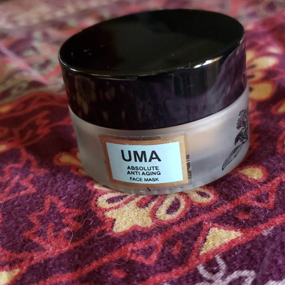 Uma absolute anti aging face mask